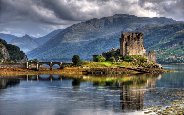 scottish-Loch-castle